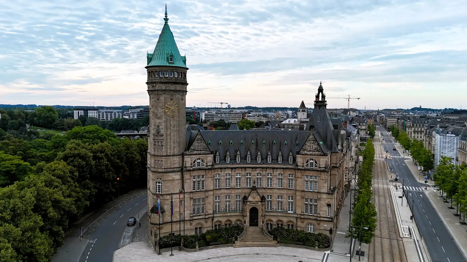Vue aérienne du siège de la Spuerkeess et du quartier financier de Luxembourg